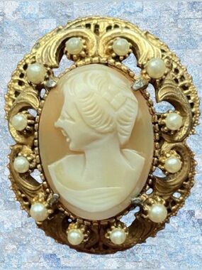 Vintage Florenza Cameo Brooch Pin